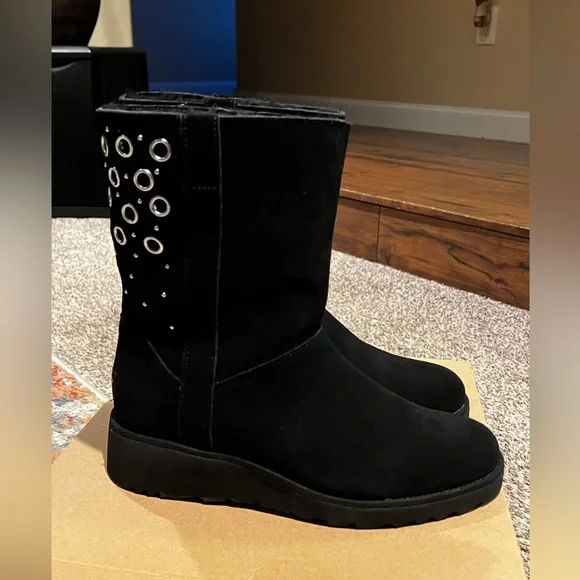 UGG Madison Boots in Black - Picture 1 of 13